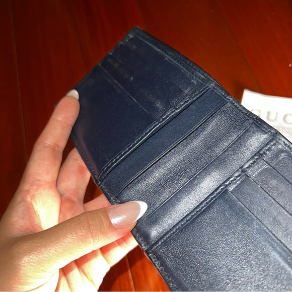 GUCCI Men’s MicroGuccissima GG Logo Leather Wide Bifold Navy Blue Wallet - Picture 9 of 16